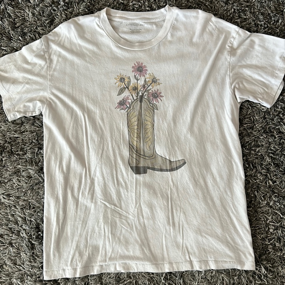 Oversized cream graphic tee With flowers in a boot